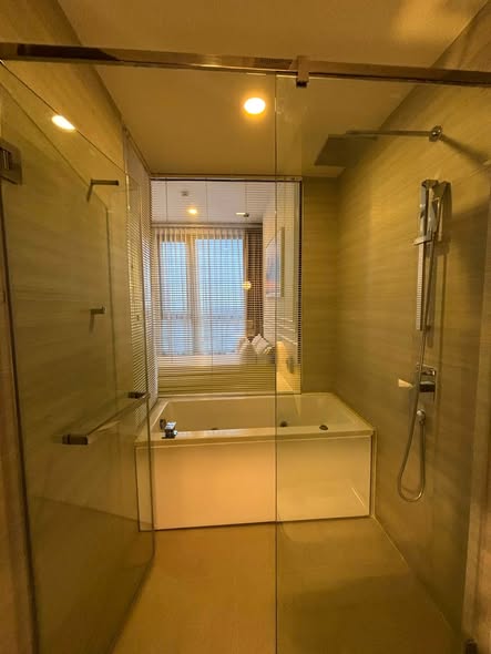 room interior and bathroom of Park​ Origin​ Thonglor