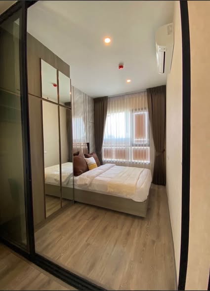 bedroom and room interior of Pathum Wan Resort
