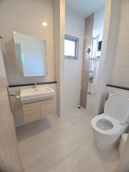 bathroom of Perfect Place Rama 9 – KrungthepKreetha
