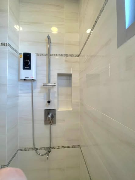 room interior and bathroom of Perfect Place Rama 9 – KrungthepKreetha