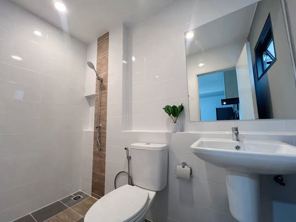 bathroom of Pleno Sukhumvit-Bangna 2