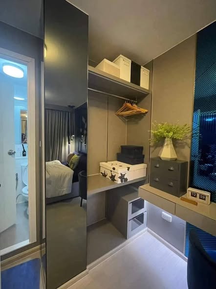 bedroom and bathroom of PLUM CONDO ราม 60 อินเตอร์เชนจ์