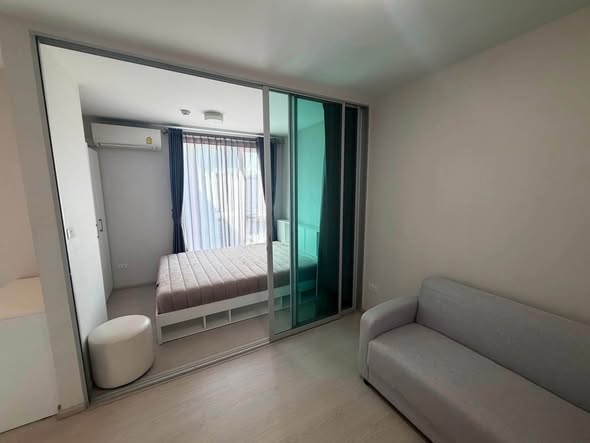 bedroom and room interior of PLUM CONDO ราม 60 อินเตอร์เชนจ์