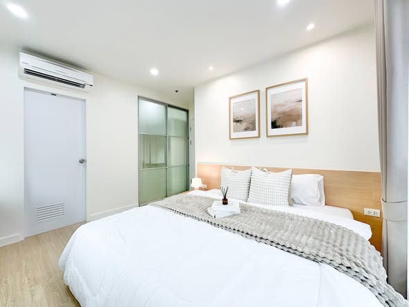 bedroom and room interior of Premsiri Botique Park Condominium
