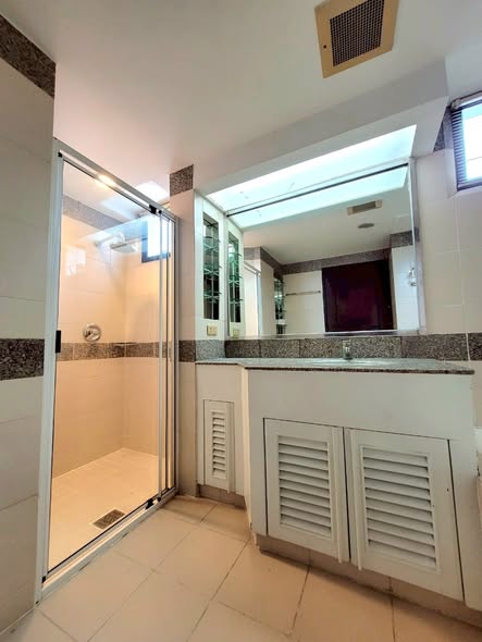 bathroom of President Park
