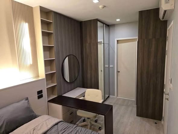 bedroom and room interior of Quinn Ratchada 17