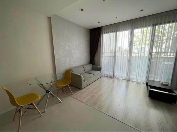 bedroom and room interior of Quinn Ratchada 17