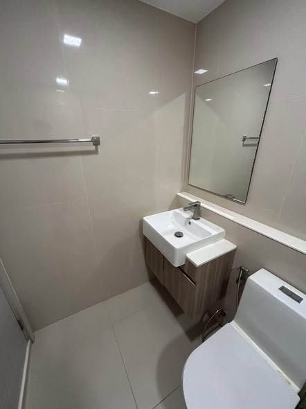 bathroom of Quintara Arte Sukhumvit 52