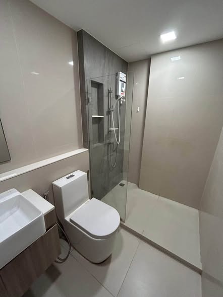 bathroom of Quintara Arte Sukhumvit 52