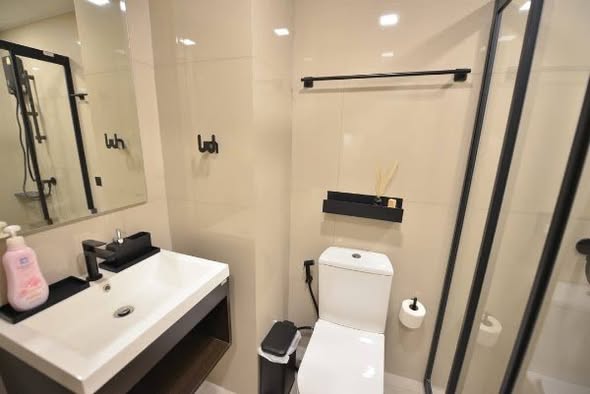 bathroom of QUINTARA MHy’ZEN PHROM PHONG (ควินทารา มาย’เซน พร้อมพงษ์)