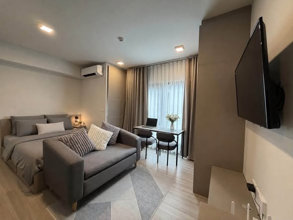 bedroom and living room of QUINTARA MHy’ZEN PHROM PHONG (ควินทารา มาย’เซน พร้อมพงษ์)