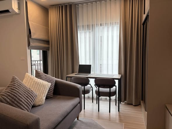 living room and bedroom of QUINTARA MHy’ZEN PHROM PHONG (ควินทารา มาย’เซน พร้อมพงษ์)