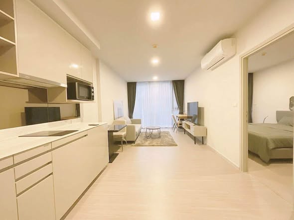 bedroom and room interior of Quintara Treehaus Sukhumvit 42