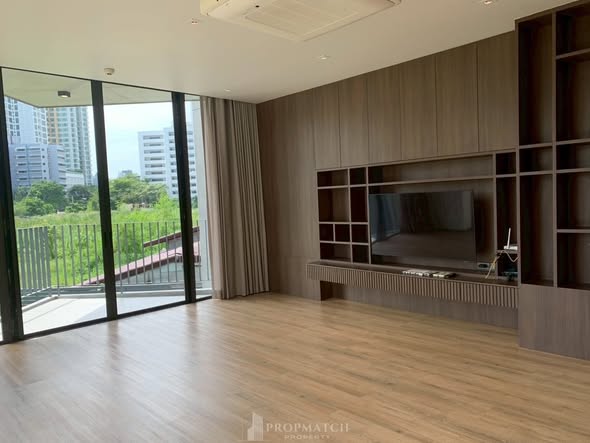 room interior of Raveevan Space