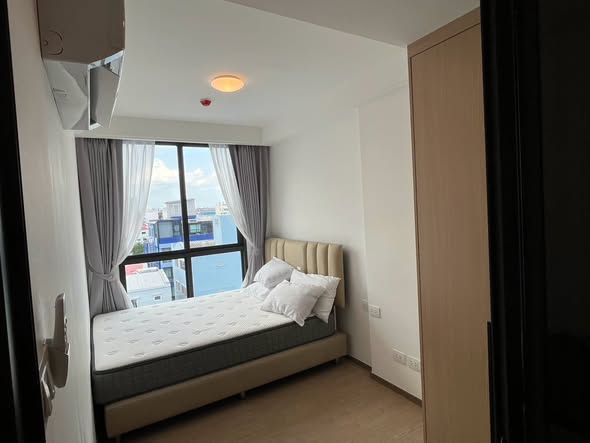 bedroom of Regal Srinakarin 40