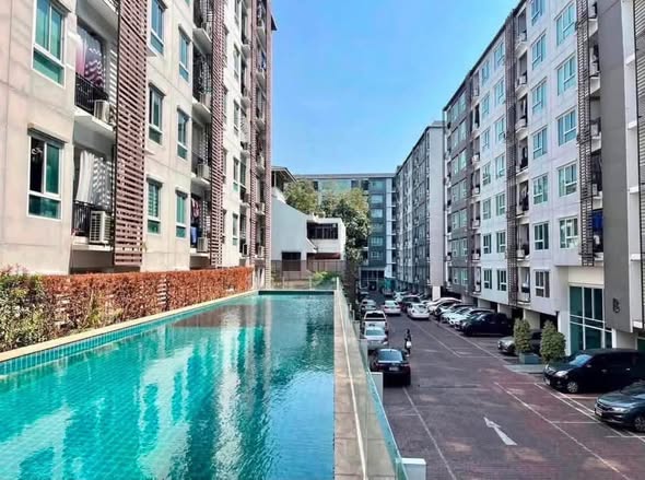 pool of Regent Home 20 Condominium