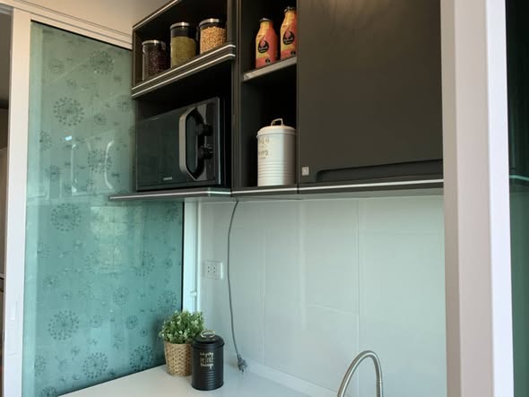 room interior and bathroom of Regent Home 97/1