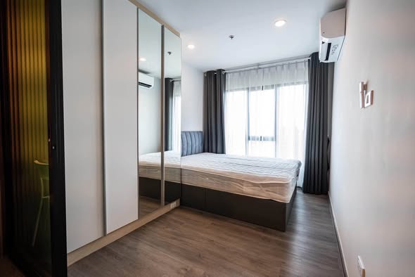 bedroom and room interior of Regent Home Wutthakat