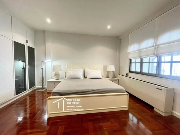 bedroom and room interior of Renovated Private 4 BR Townhouse @ BTS ONNUT