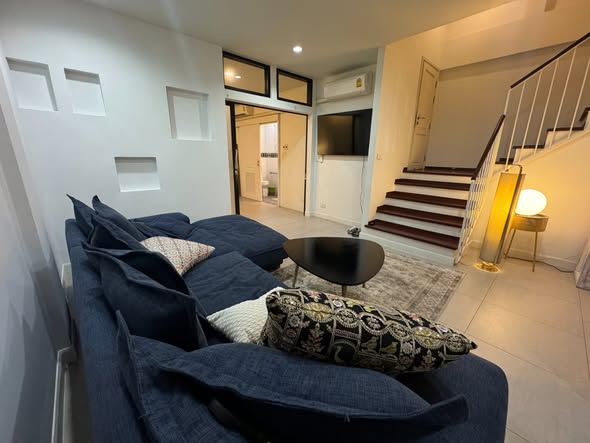 living room of Renovated Private 4 BR Townhouse @ BTS ONNUT