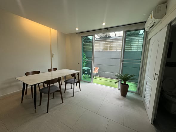 room interior of Renovated Private 4 BR Townhouse @ BTS ONNUT
