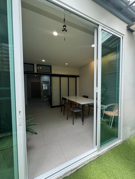 room interior of Renovated Private 4 BR Townhouse @ BTS ONNUT