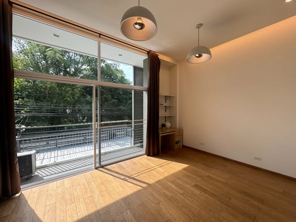 room interior of Renovated Private 4 BR Townhouse @ BTS ONNUT