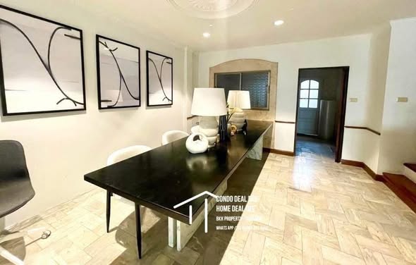 room interior of Renovated Private 4 BR Townhouse @ BTS ONNUT
