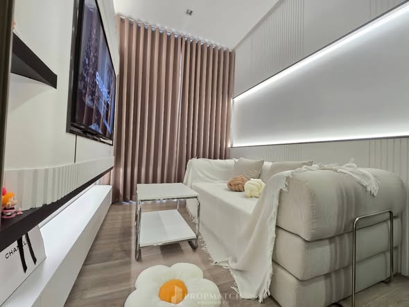 living room and bedroom of Rhythm Charoenkrung Pavillion