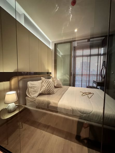bedroom and room interior of Rhythm Ekkamai Estate