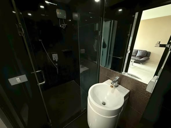 bathroom of Rhythm Sukhumvit 36-38