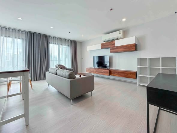 bedroom and living room of Rhythm Sukhumvit 36-38