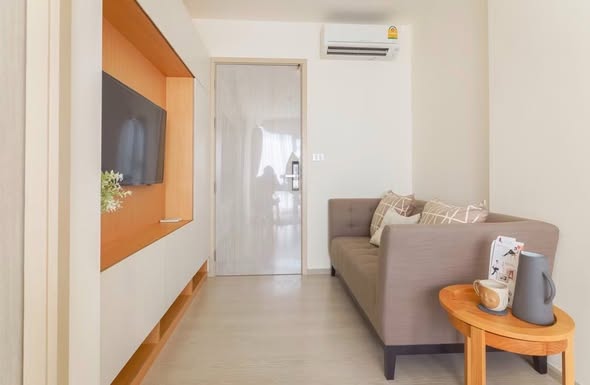 bedroom and room interior of Rhythm Sukhumvit 36-38