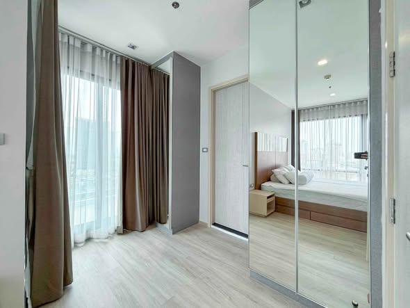 bedroom and room interior of Rhythm Sukhumvit 36-38