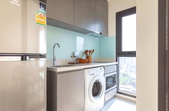 room interior and bathroom of Rhythm Sukhumvit 36-38