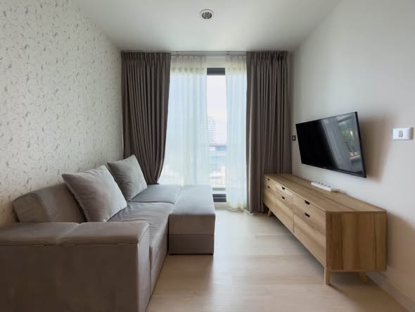 bedroom and living room of Rhythm Sukhumvit 42