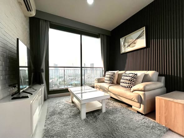 bedroom and living room of Rhythm Sukhumvit 42