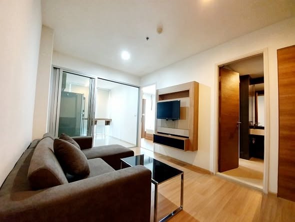 bedroom and room interior of Rhythm Sukhumvit 50
