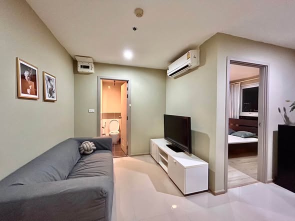 living room and bedroom of Rich Park Chao Phraya
