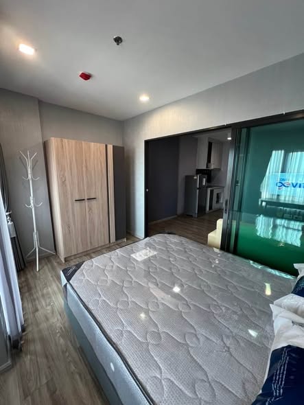 bedroom and room interior of Rich Park Terminal Phaholyothin 59