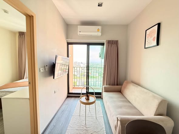 bedroom of Rich Park Triple Station