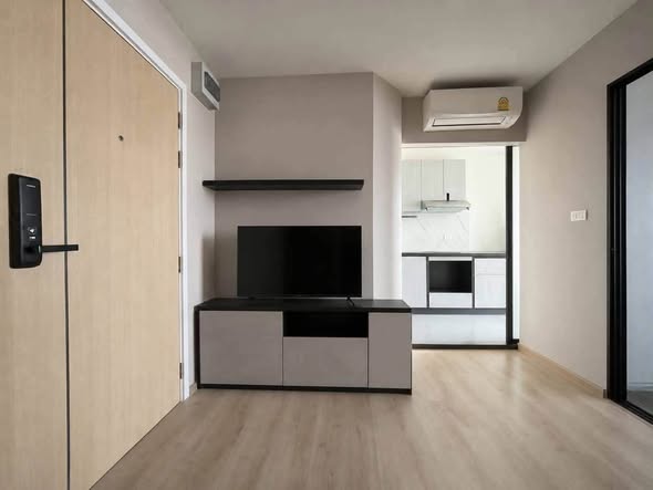 bedroom and room interior of Rise Rama 9