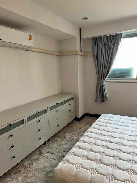 bedroom of Royal Castle Sukhumvit