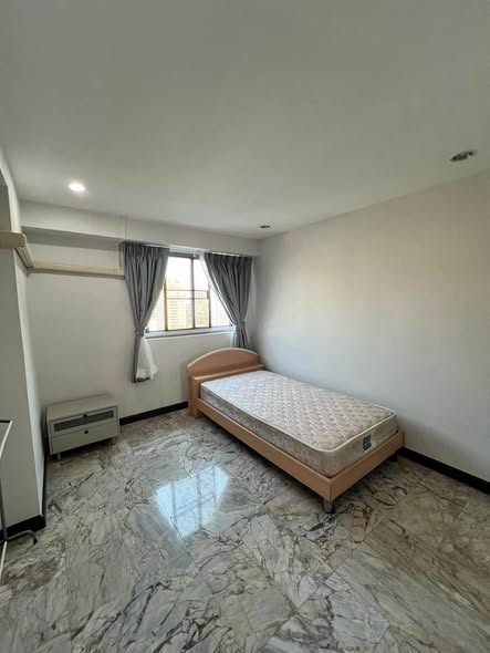 bedroom of Royal Castle Sukhumvit