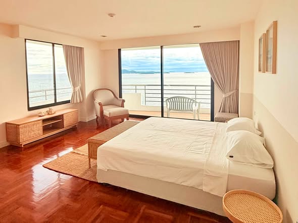 bedroom of Royal Cliff Garden Condominium