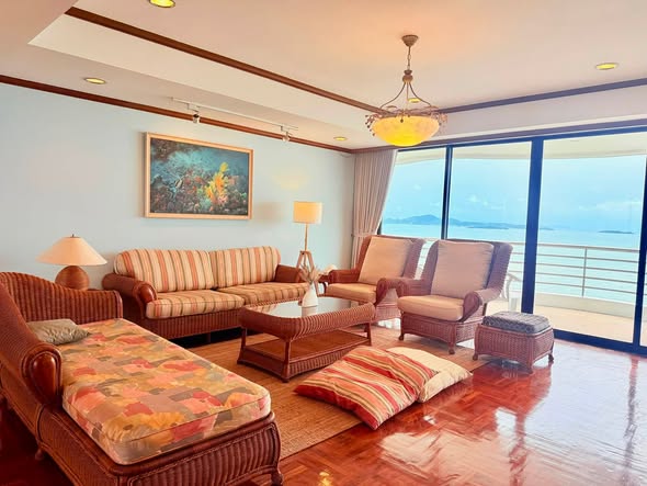 living room of Royal Cliff Garden Condominium