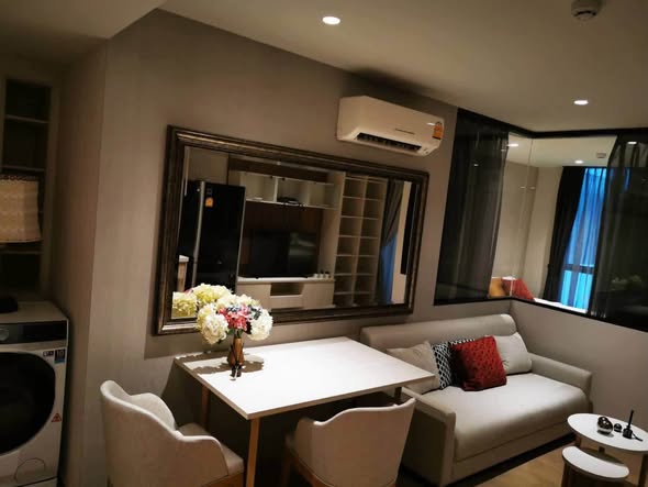 bedroom and living room of Runesu Thonglor 5 (รูเนะสุ ทองหล่อ 5)
