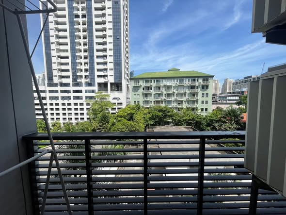 fire escape of Runesu Thonglor 5 (รูเนะสุ ทองหล่อ 5)