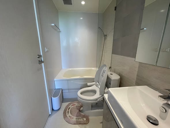 Runesu Thonglor 5 (รูเนะสุ ทองหล่อ 5)