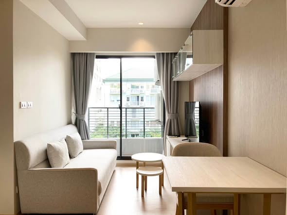 living room of Runesu Thonglor 5 (รูเนะสุ ทองหล่อ 5)